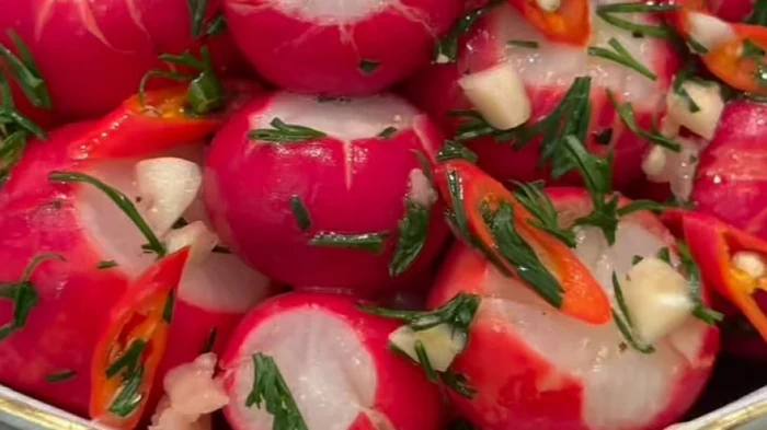 De hit van het seizoen: hoe je ingemaakte radijs bereidt