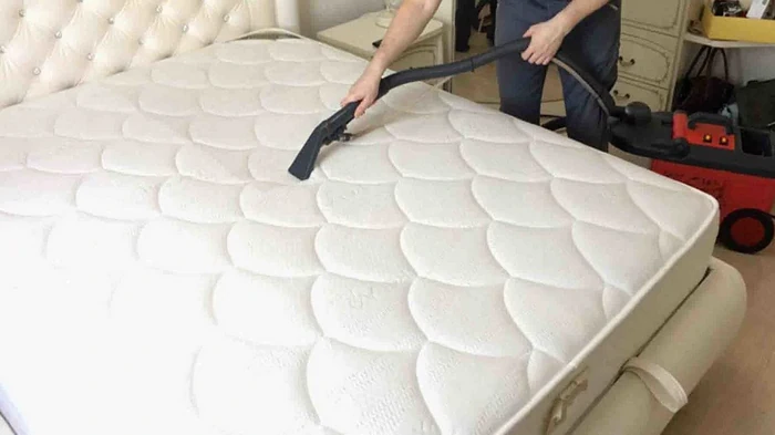 Hoe je hardnekkige vlekken en vergeling uit je matras verwijdert in 5 minuten: zo goed als nieuw