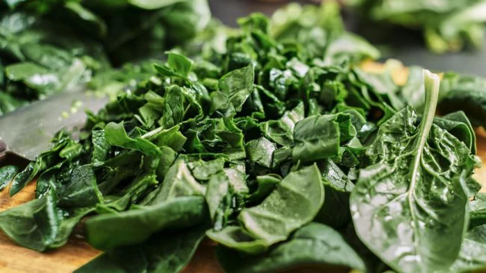 Je eet het vaak: deze populaire groenten laten vreemde tandplak achter op je tanden